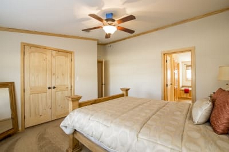 Pine Mountain Cabin 900 1820 Square Feet, 3 Bedrooms, 2 Bathrooms, Multi-Section